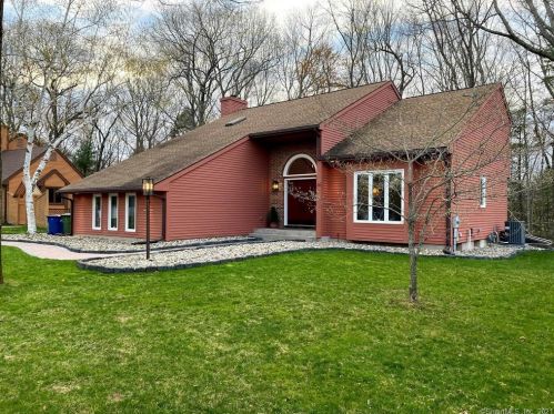 50 Pebblebrook, Windsor, CT 06095-1344