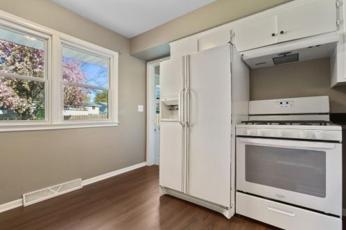 1086 Highview Dr, Saint Paul MN  55112-2418 exterior