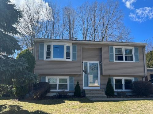 32 Rachela St, Providence, RI 02919-6224