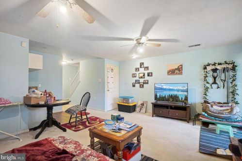 11378 Cromwell Ct, Woodbridge VA  22192-1118 exterior
