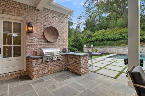 271 Hillside Dr, Atlanta GA  30342-3623 exterior