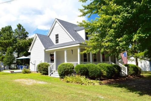 352 Archer St, Crewe, VA 23930-1070