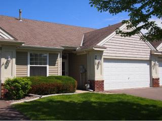3912 Lawndale Ln, Minneapolis, MN 55446-2940