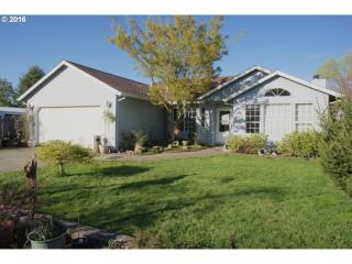 3185 5th St, Hubbard, OR 97032-9512