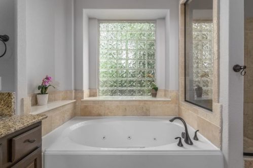 1828 Lily Meadows Dr, Conroe TX  77304-2949 exterior