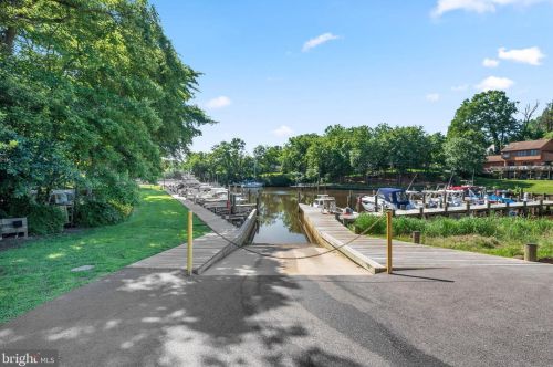 92 Berrywood Dr, Severna Park MD 21146-2001 exterior