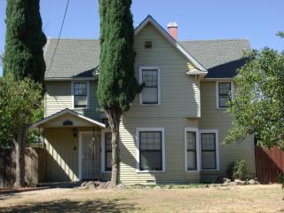604 Houghton Ave, Corning, CA 96021-2125