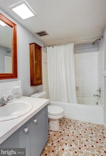 45 Valleybrook Dr, Lancaster PA  17601-4612 exterior