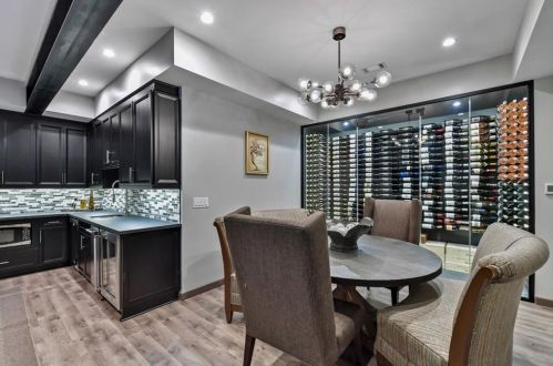 800 Lake Summit Dr, Atlanta GA  30342-1975 exterior