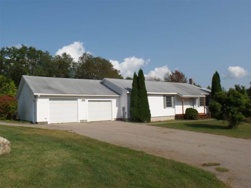 206 Gray Rd, Barnstead, NH 03218-3564