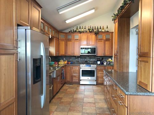 5418 Don Felipe Dr, Carlsbad, CA 92010-3916