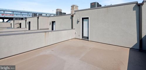 148 Front St, Philadelphia PA 19106-0020 exterior