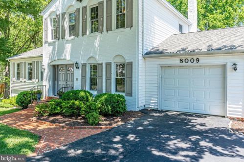 8009 Lake Pleasant Dr, Springfield, VA 22153-3005