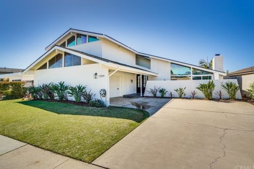17099 Westport Dr, Huntington Beach, CA 92649-4246