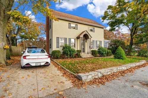 345 River Rd, Lincoln, RI 02865-2300