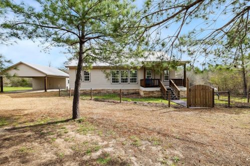 226 Pine Valley Dr, Hills, TX 78659-4875