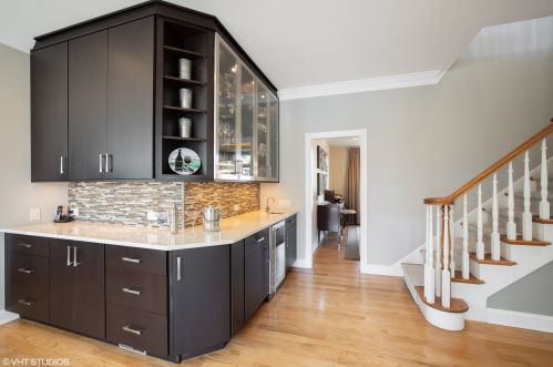 8 Clubside Ct, Willowbrook IL  60527-8129 exterior