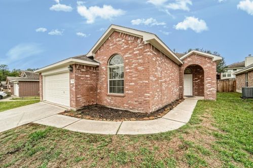 2306 Perkins Crossing Dr, Conroe TX  77304-6812 exterior