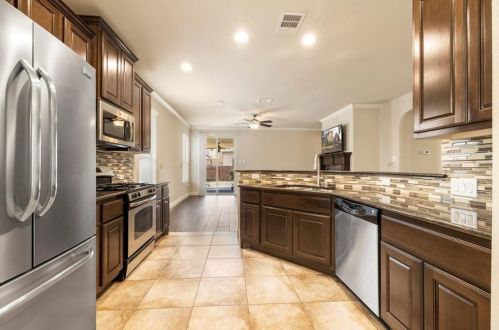 201 Desert Primrose Dr, Austin TX  78748-4031 exterior