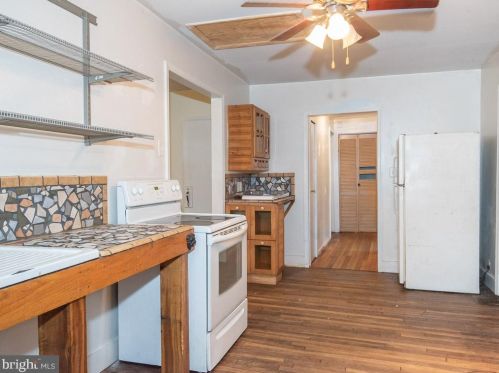 2122 Millcreek Rd, Lancaster PA  17602-4749 exterior