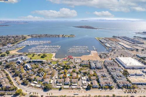 55 Lakeshore Ct, Richmond, CA 94804-4595