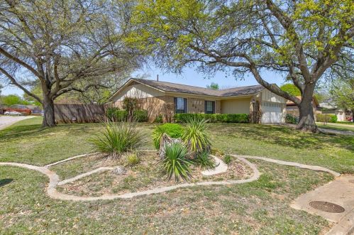 3516 Madrid Dr, Fort Worth, TX 76133-6358