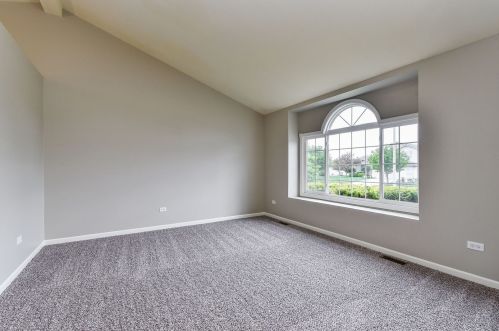 7009 Grantham Dr, Joliet, IL 60431-6047