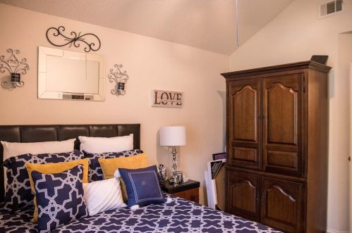 1821 Canterbury Cir, Fort Worth TX  76112-4001 exterior