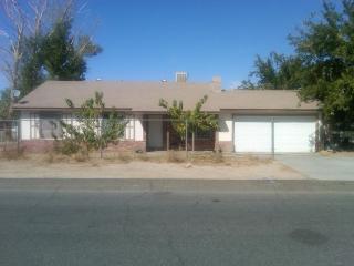 17755 Valeport Ave, Lancaster, CA 93535-7533