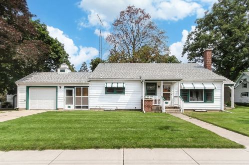118 Edgewood Ave, Pingree Grove, IL 60140-8368