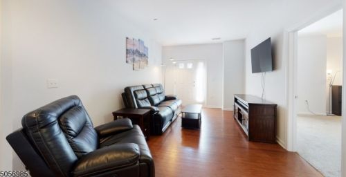 2 Bland Ct, Bloomfield, NJ 07003-3201