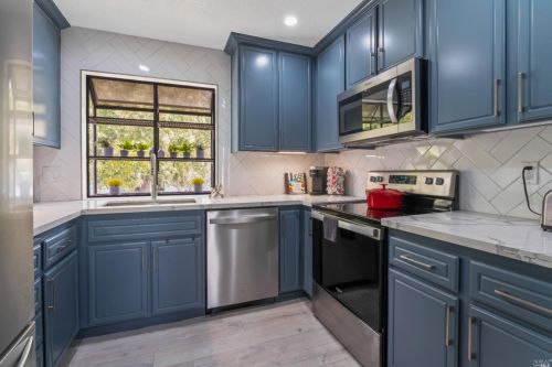 2282 Clearview Cir, Benicia, CA 94510-2064