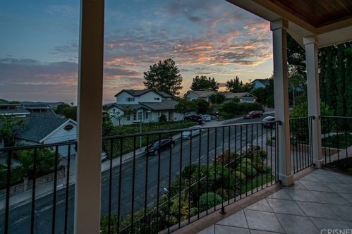 2010 Buckingham Pl, Glendale CA  91206-1401 exterior