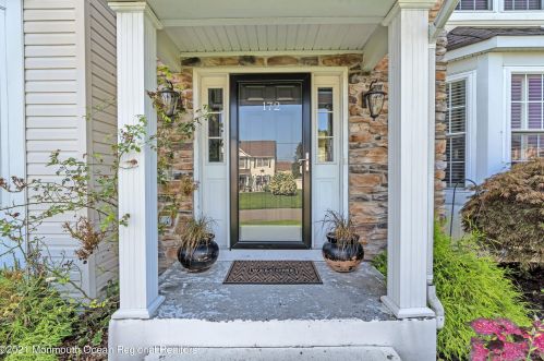 172 Hillside Dr, Lakehurst, NJ 08759-5613