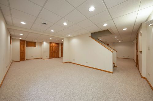 2772 Freeland Cir, Naperville IL  60564-5827 exterior