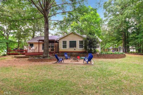 215 Florence Dr, Newnan, GA 30263-6202