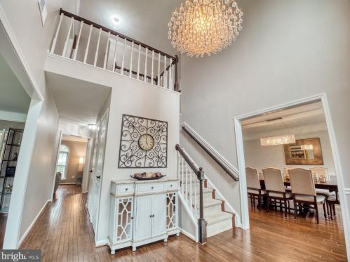 12042 Sugarland Valley Dr, Herndon, VA 20170-2603