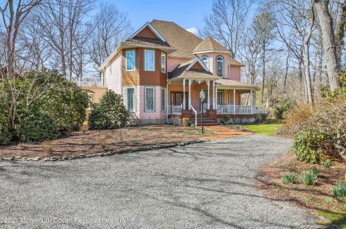 212 Donald St, Lacey Township, NJ 08734-1605