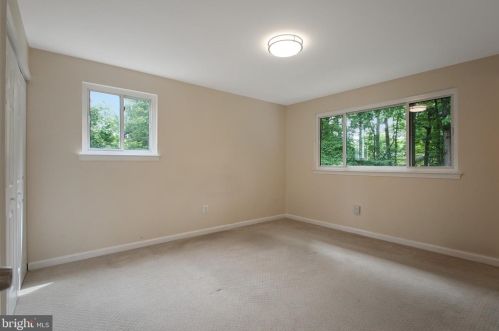 6812 Landor Ln, Springfield VA  22152-3333 exterior