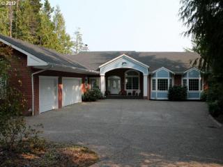 4977 Lake Dr, Florence, OR 97439-8404