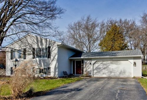 742 Main St, Trout Valley, IL 60013-1919