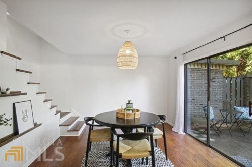 73 Monet Ct, Atlanta GA  30327-1083 exterior
