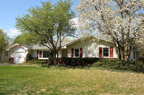 122 Evergreen Dr, Frankfort, IL 60423-1509