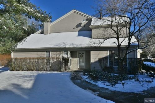 148 Moramarco Ct, Mahwah, NJ 07430-2965