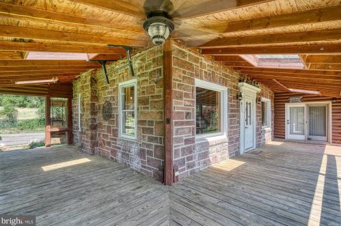 2180 Sky Top Trl, York PA  17315-2272 exterior