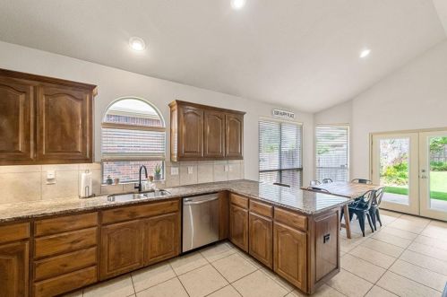 6108 Kristen Dr, Fort Worth TX  76131-1281 exterior