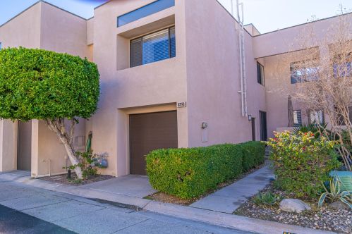 943 Village Sq, Palm Springs, CA 92262-7599