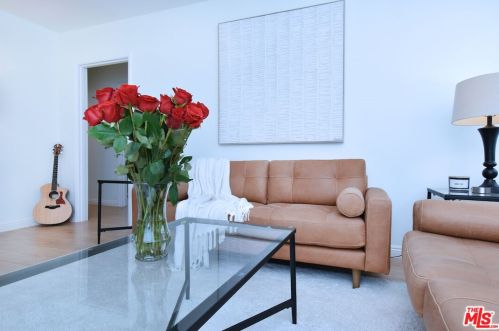 15220 Morrison St, Van Nuys CA  91403-1503 exterior