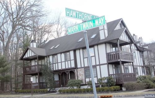 2014 Hawthorne Ln, Mahwah, NJ 07430-3495
