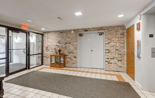 2604 Windsor Dr, Arlington Hts IL  60004-2719 exterior